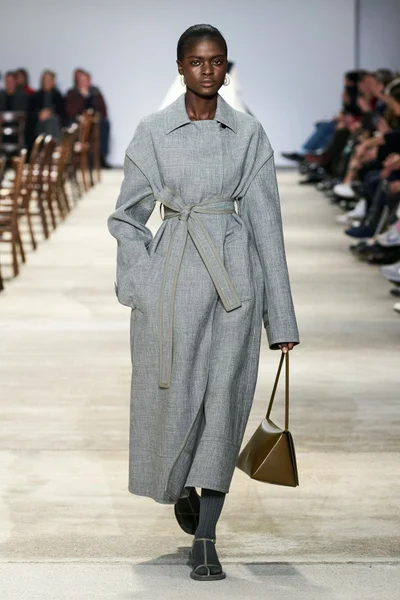 Look 12